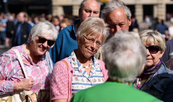 Group of Arts Society Newcastle members on a tour